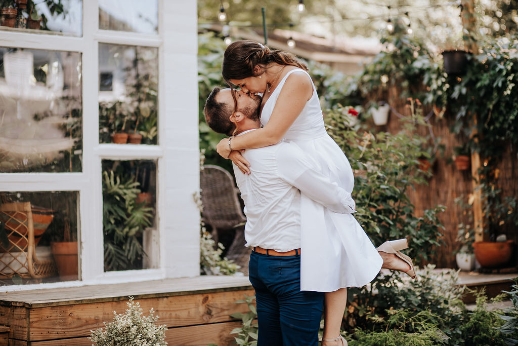Nashville elopement photographer captures bride and groom kissing after elopement