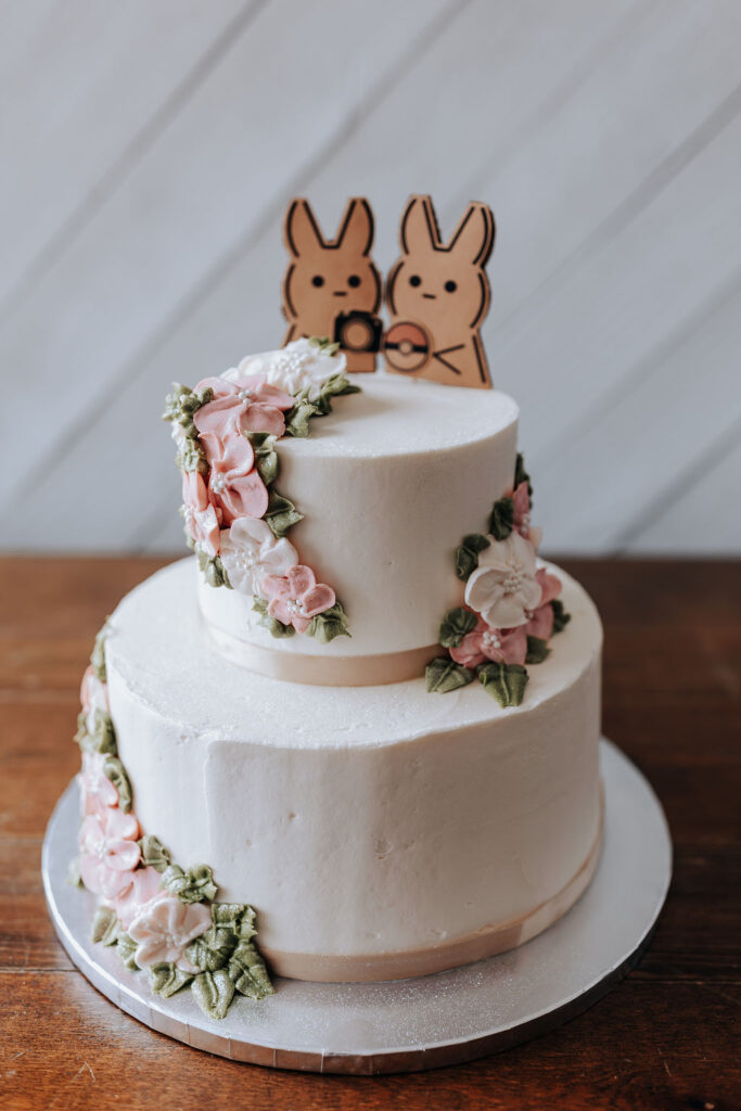 Nashville elopement photographer captures two tiered white wedding cake