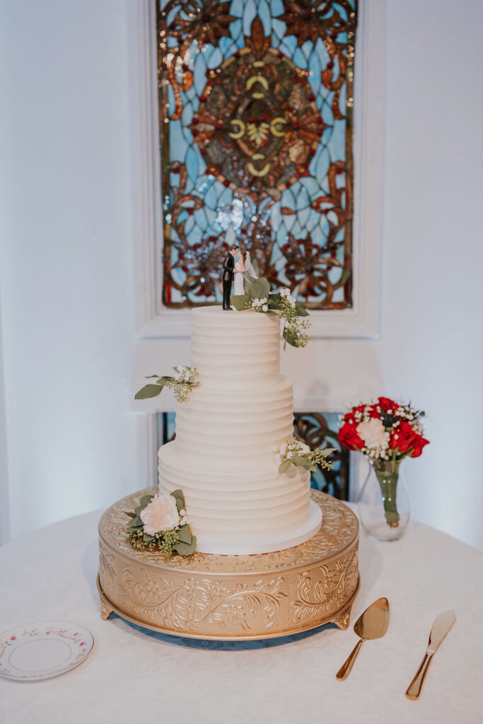 Destination wedding photographer captures three tiered wedding cake