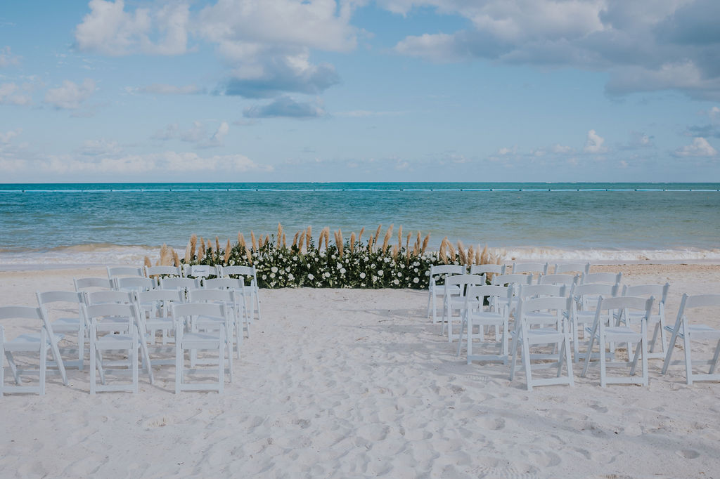 Destination wedding photographer captures beachside wedding ceremony during tropical Cancun wedding