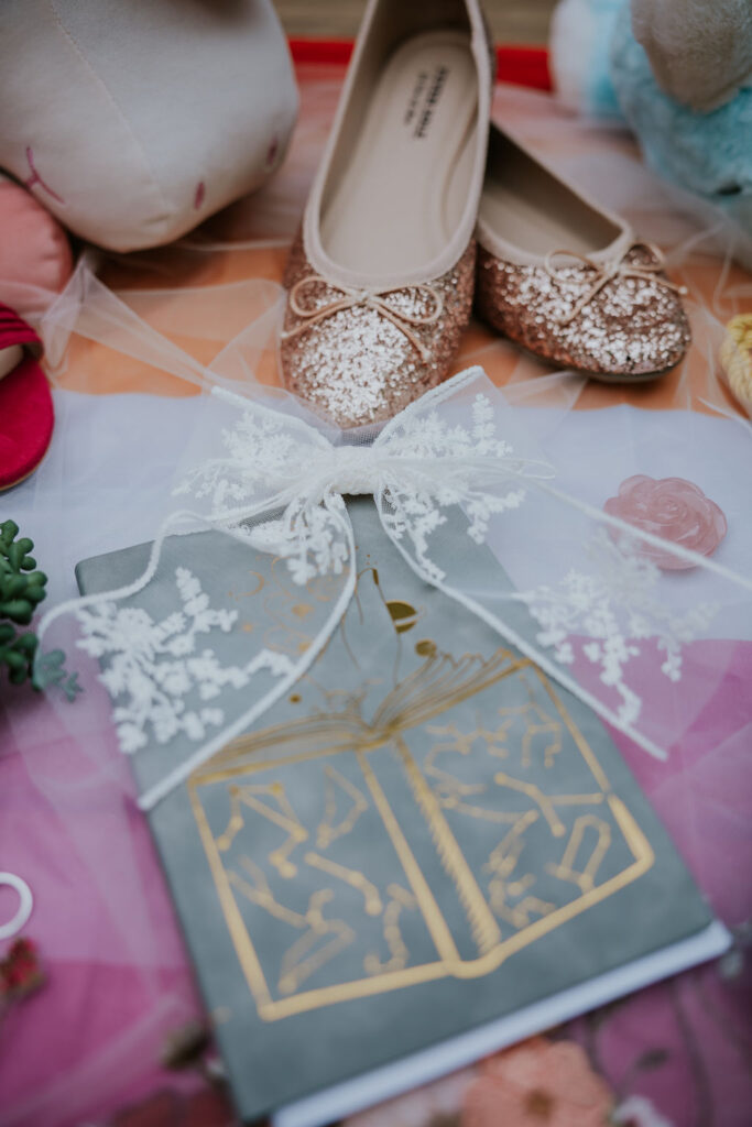 Nashville Elopement Photographer captures bridal accessories