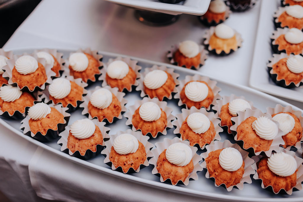 Destination wedding photographer captures small bundt cakes for guests