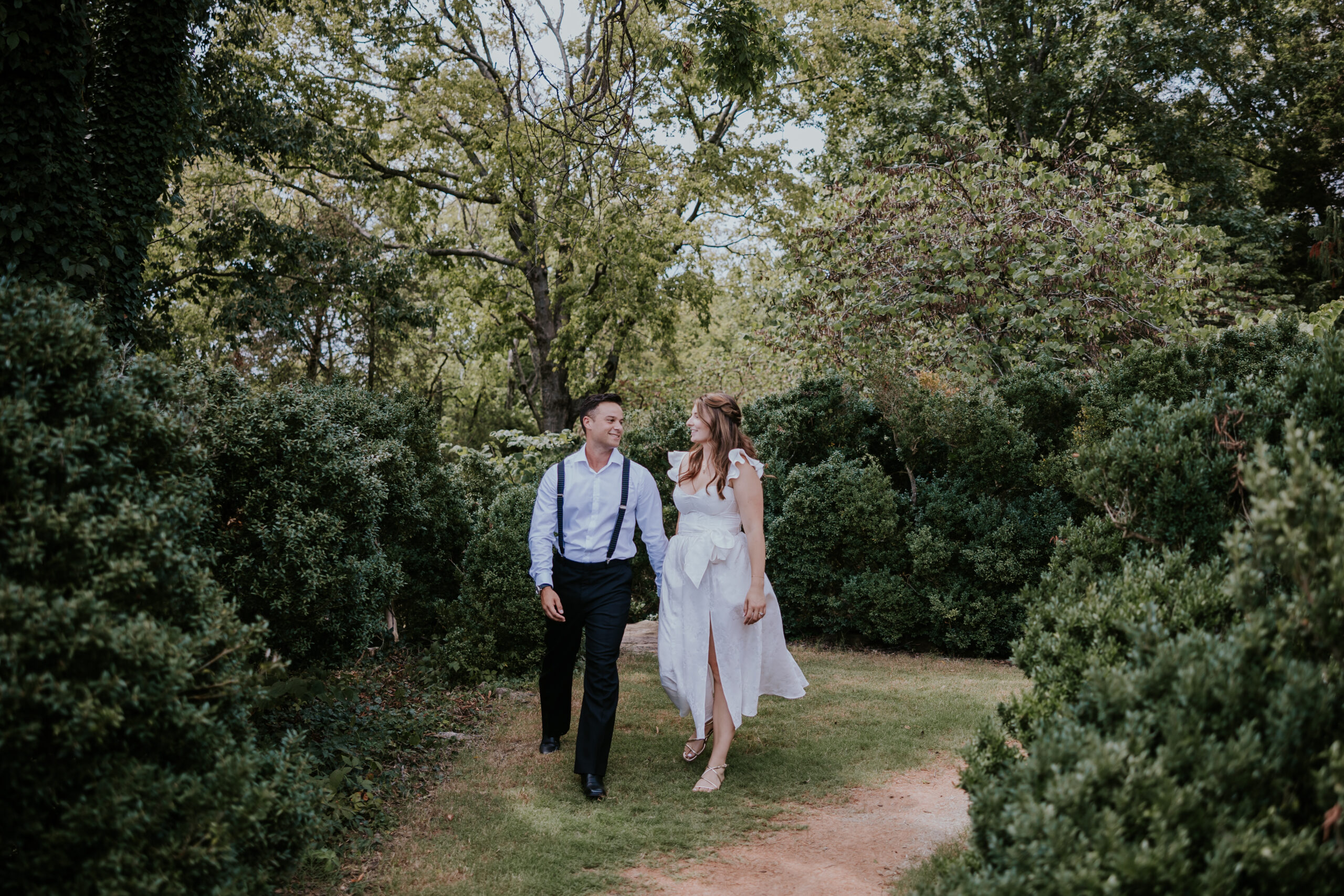 Nashville Wedding Photographer captures bride and groom walking through Cheekwood gardens