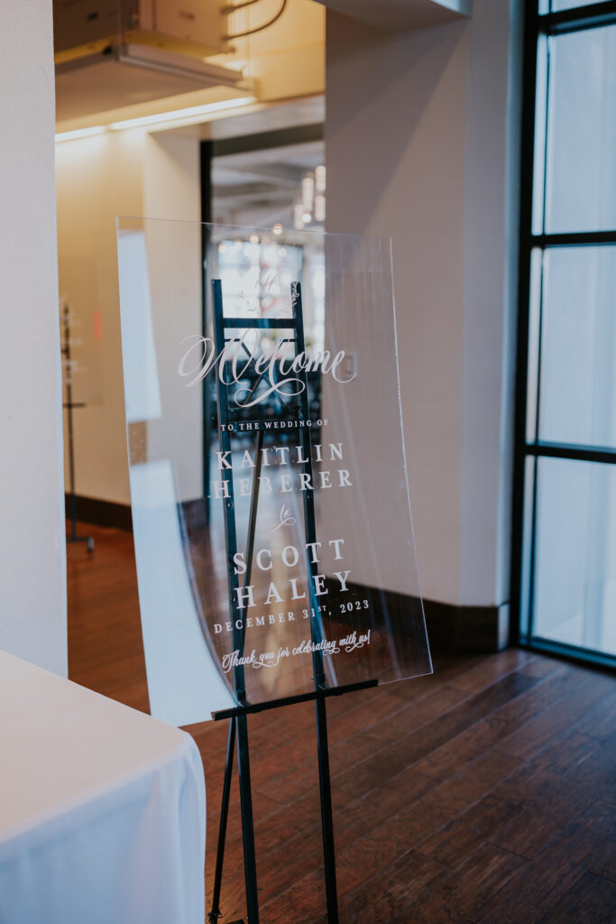 Nashville Wedding Photographer captures acrylic wedding sign